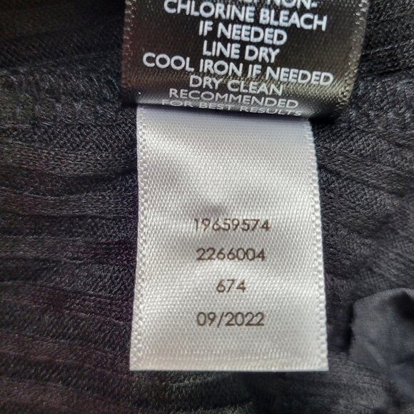 Torrid Top Size 2 2X Super Soft Ribbed Knit Mix Ruffled Flutter Sleeve Black New - Picture 11 of 15